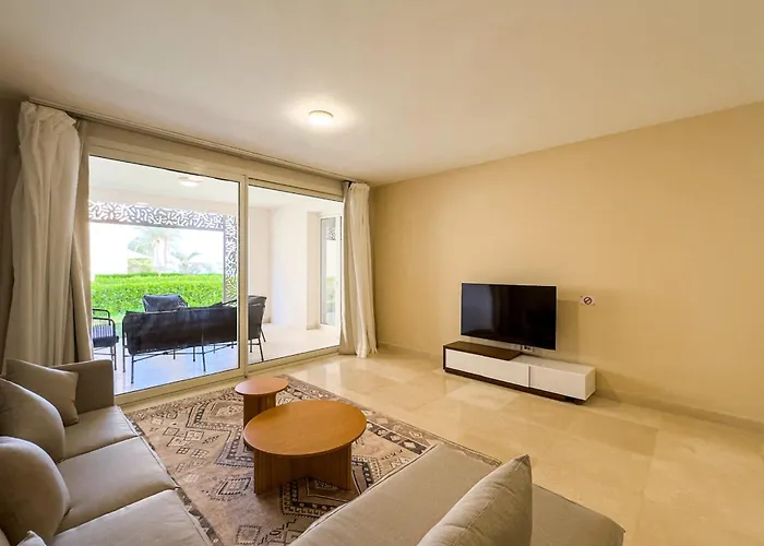 The Golden Atrium 3bdr Pool View Free Pool & Access Gurdaka