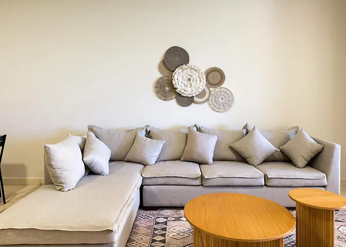 Apartman The Golden Atrium 3bdr Pool View Free Pool & Access Gurdaka