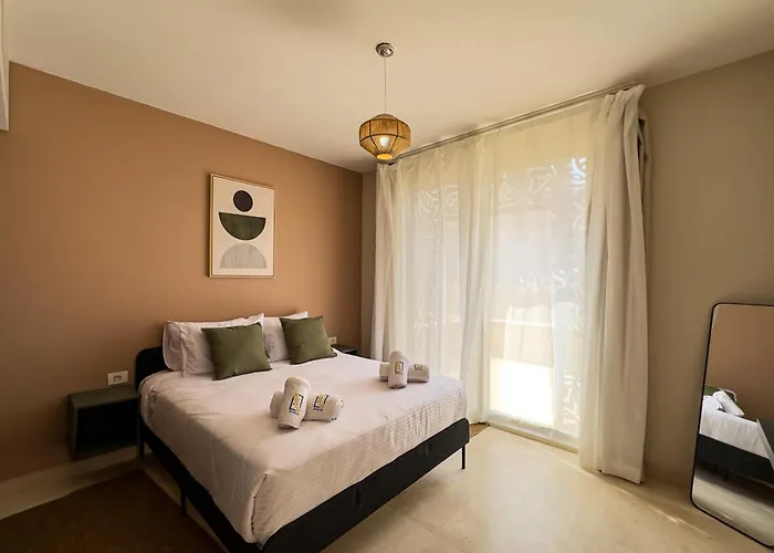 Apartman The Golden Atrium 3bdr Pool View Free Pool & Access Gurdaka