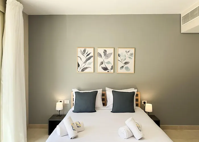 The Golden Atrium 3bdr Pool View Free Pool & Access Apartman