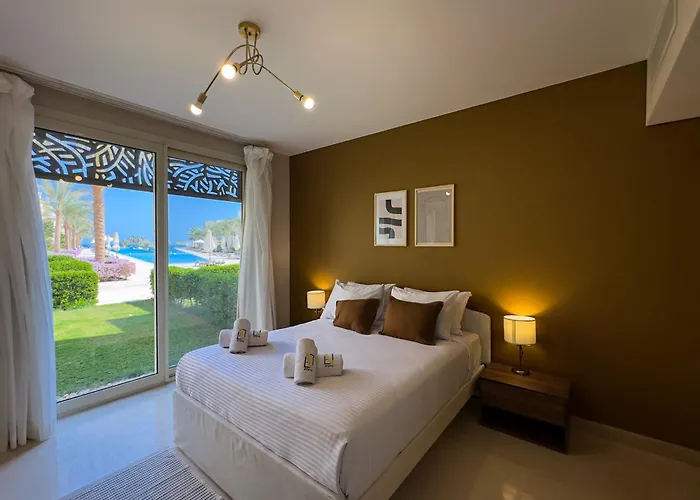 The Golden Atrium 3bdr Pool View Free Pool & Access * Gurdaka