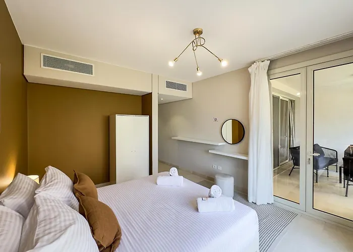 The Golden Atrium 3bdr Pool View Free Pool & Access Apartman