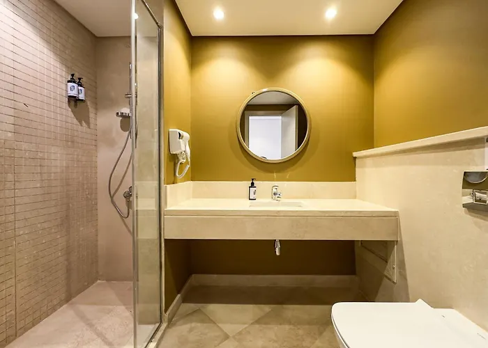 The Golden Atrium 3bdr Pool View Free Pool & Access Apartman