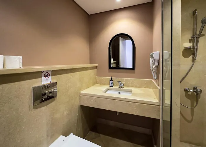 The Golden Atrium 3bdr Pool View Free Pool & Access