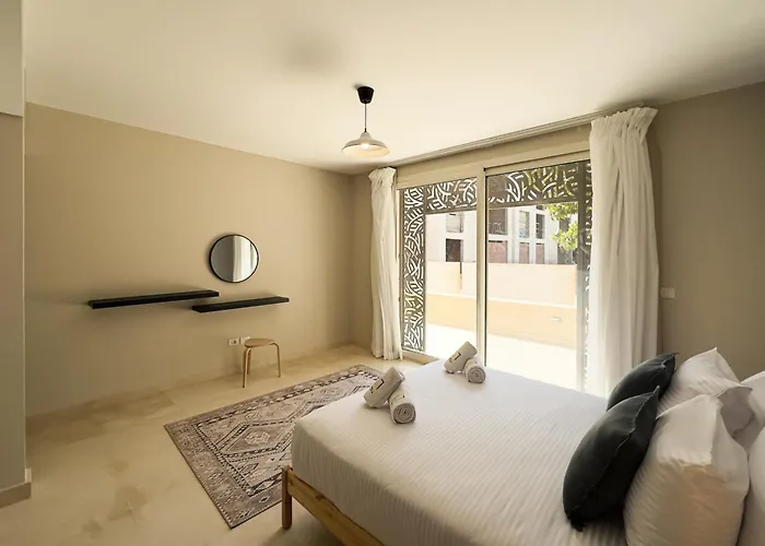 The Golden Atrium 3bdr Pool View Free Pool & Access Apartman