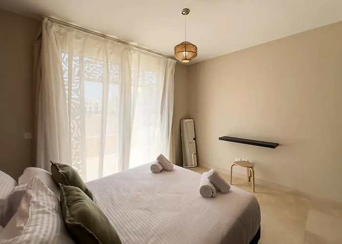The Golden Atrium 3bdr Pool View Free Pool & Access * Gurdaka
