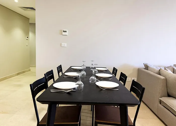 The Golden Atrium 3bdr Pool View Free Pool & Access