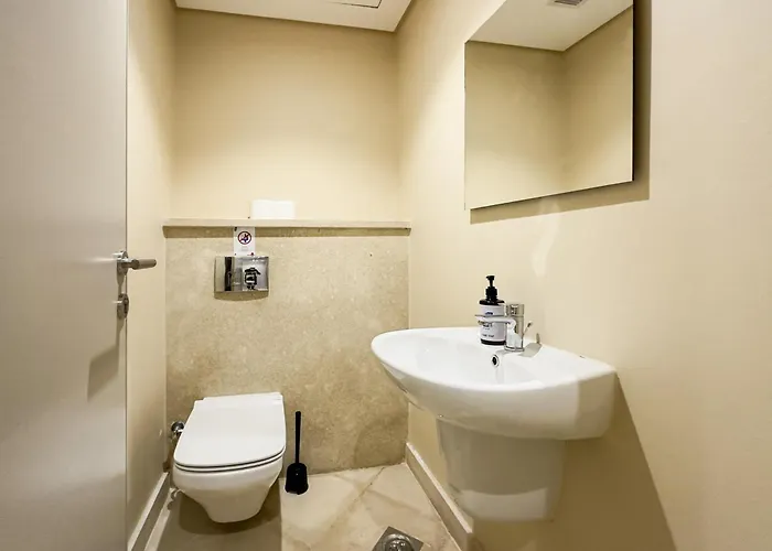 The Golden Atrium 3bdr Pool View Free Pool & Access Apartman *