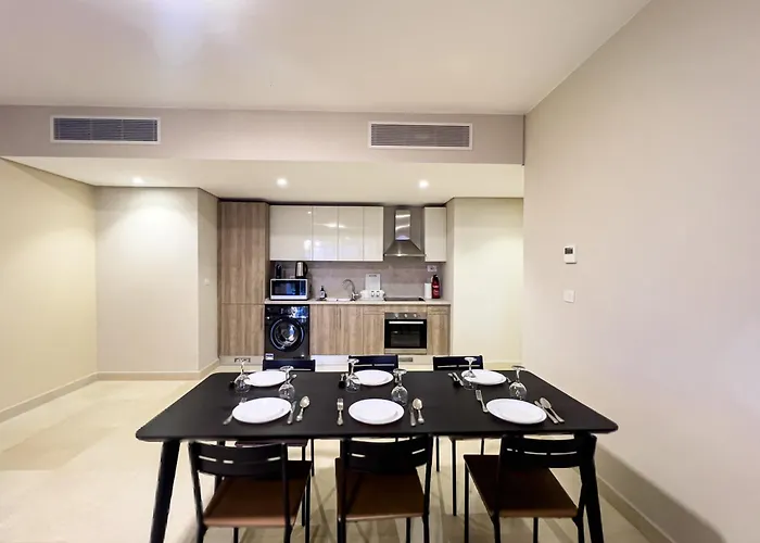 The Golden Atrium 3bdr Pool View Free Pool & Access Apartman