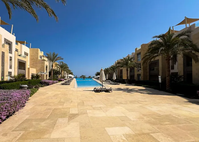 The Golden Atrium 3bdr Pool View Free Pool & Access Gurdaka